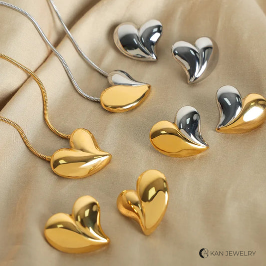 Aretes de Corazón mitad dorado mitad plateado acero con baño de oro