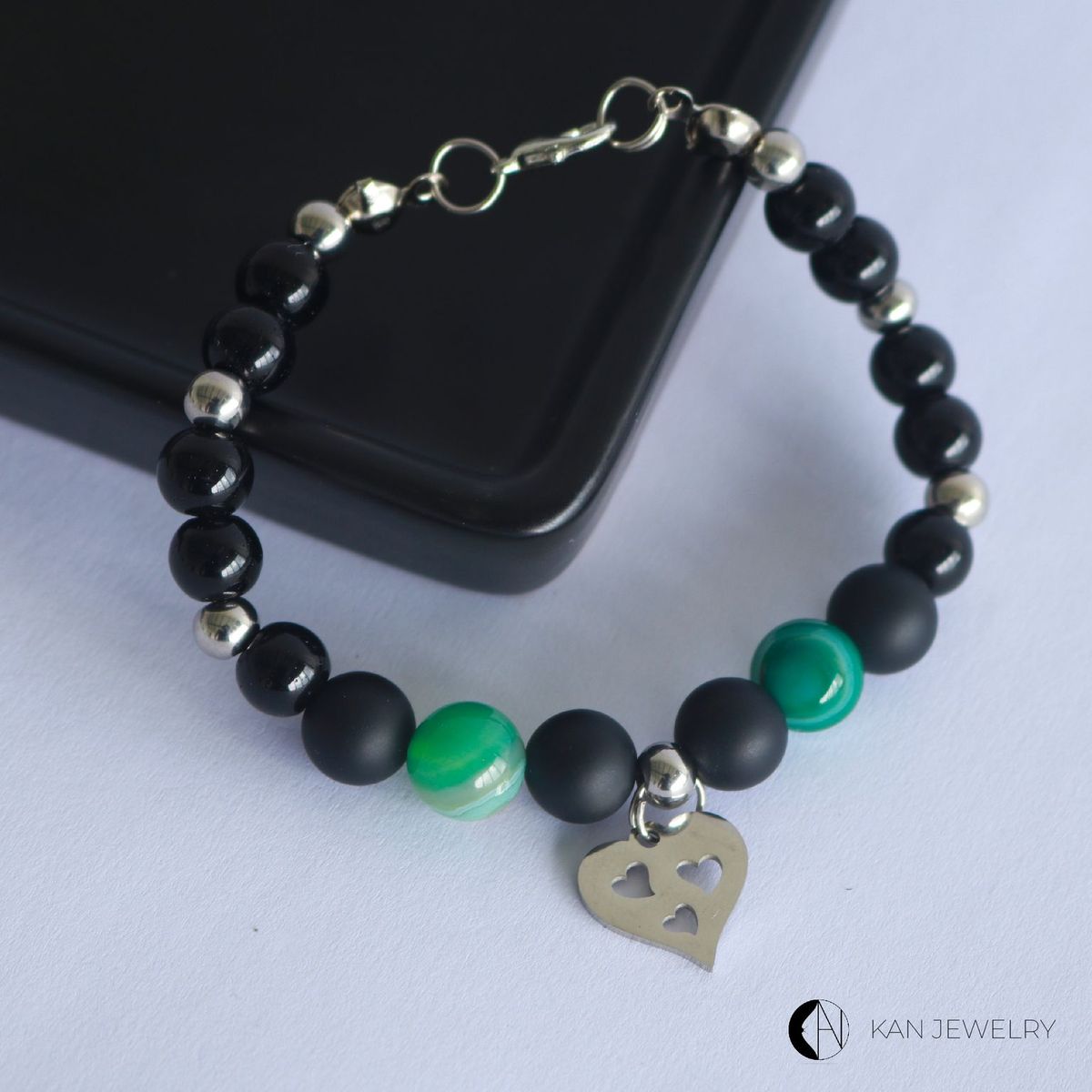 Pulsera onix negra, onix mate, agata verde, dije de acero